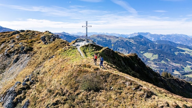 Der Wildschönauer Höhenweg trägt das Tiroler Bergwege-Gütesiegel für sichere Markierung und ...
