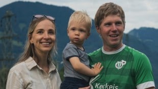 Rochus Schallert (im Bild mit seiner Familie) hängt seine Fußballschuhe an den Nagel.