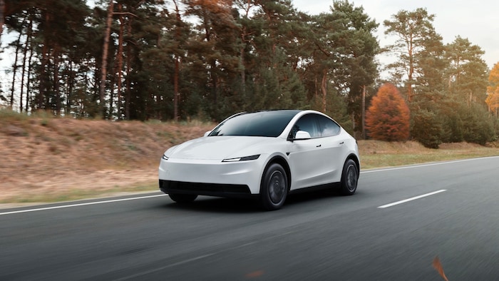 Das Tesla Model Y führt bei E-Autos die Zulassungsstatistik bei Privatkäufern an.