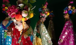 „Post-Orientalist Express“ von der südkoreanischen Choreografin Eun-Me Ahn (ab 30. Juli, ...