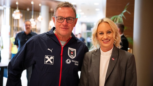 Fußball-Teamchef Ralf Rangnick und Sport-Staatssekretärin Michaela Schmidt setzen sich sehr für ...
