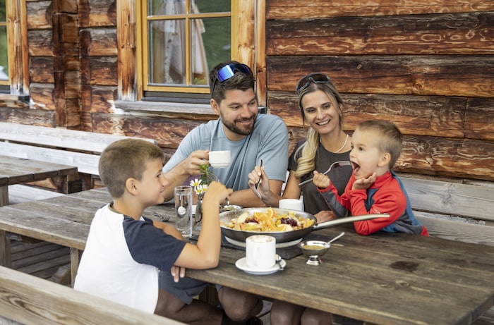 Almen, Tiere, Kletterfelsen, Bäche, Seen – für Kinder birgt die Berglandschaft Obertauerns ...