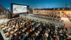 Beliebt bei allen Generationen: Das Kino am Dach über der Hauptbücherei am Gürtel in Wien.