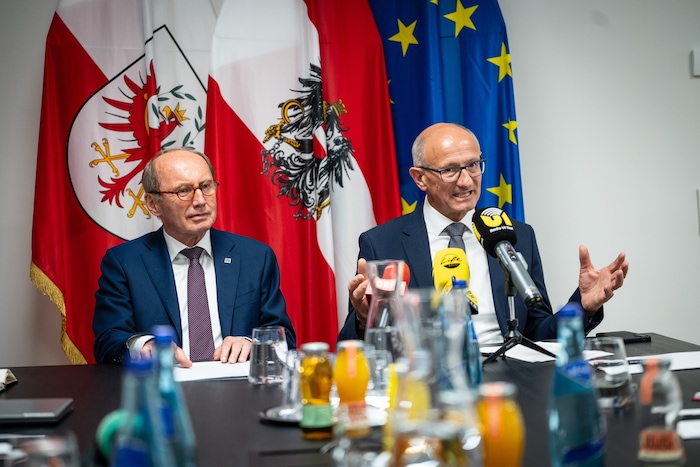 Karas und Mattle bei der Präsentation des Programms