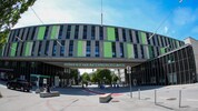 Das Einfahrts-Portal auf ins Landeskrankenhaus auf Müllner Seite. Gleich dahinter liegend kommt ...