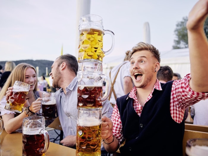 Am Neuen Platz wird Hirter Bier ausgeschenkt.