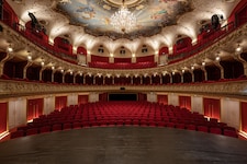 Das Salzburger Landestheater sucht für die kommende Produktion „Tosca“ drei Burschen im Alter ...