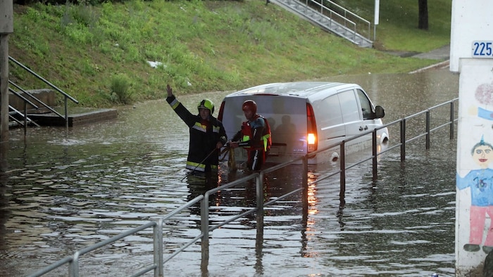 Menschenrettung bei einer Unterführung in Knittelfeld