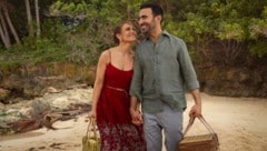 Jennifer Lopez und Brett Goldstein in „Office Romance“