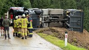 Die Bergungsarbeiten des Lkw wurden noch am Abend erfolgreich durchgeführt.