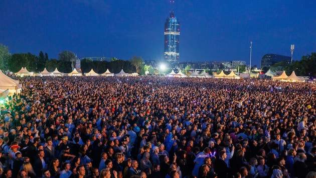 Das Donauinselfest zieht jedes Jahr traditionell zwischen 2,5 und 3 Millionen Besucher an. Damit ...