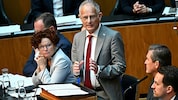 Finanzminister Markus Marterbauer stellte sein Doppelbudget in „ernsten Zeiten“ vor.