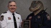 Mit diesem KI-Bild ehrte man den Alligator, der einen Verdächtigen gestoppt hatte.