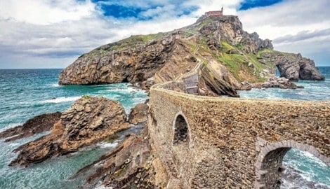 Gastelugatxe ist als Drehort der Fernsehserie „Game of Thrones“ bekannt geworden. Über eine ...