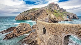 Gastelugatxe ist als Drehort der Fernsehserie „Game of Thrones“ bekannt geworden. Über eine ...