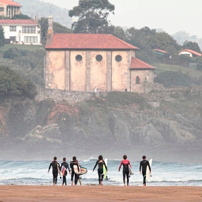 Spaniens Atlantikküste gilt bei Surfern als Top-Reiseziel. Mundaka ist weltberühmt für eine der ...
