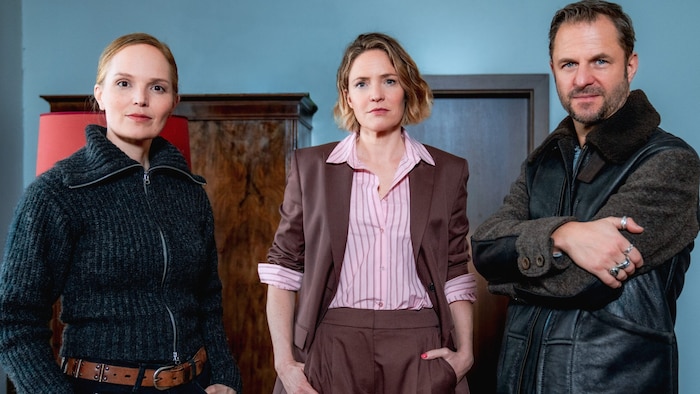 Philipp Hochmair (re.) mit Patricia Aulitzky und Julia Koch