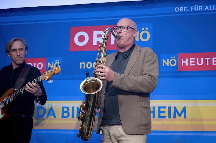 ORF-Moderator und Musiker Tom Schwarzmann griff zum Saxophon.