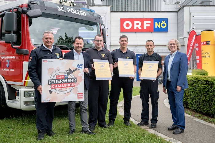 Landesfeuerwehrkommandant Dietmar Fahrafellner, ORF-Landesdirektor Alexander Hofer, Kommandant ...