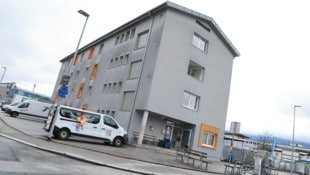 Das Haus am Schusterbergweg wird umgebaut, auch das soll die Situation entschärfen.