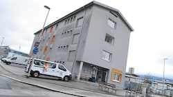 Das Haus am Schusterbergweg wird umgebaut, auch das soll die Situation entschärfen.
