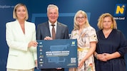 Prim. Univ.-Prof. Priv.-Doz. Dr. Birgit Grünberger, Landesrat Anton Kasser, Geschäftsführerin ...