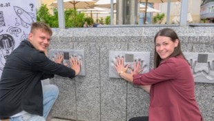 Mit Handabdrücken am Rathausplatz in St. Pölten verewigt: Europameister Betonbau, Lukas Miedler ...