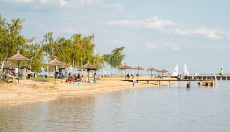 Nein, dieser Sandstrand befindet sich nicht in Marokko, sondern in Breitenbrunn am Neusiedler ...