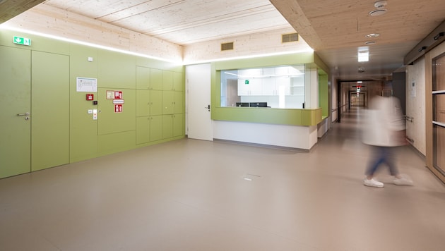 Blick auf eine neue Station im Krankenhaus der Elisabethinen