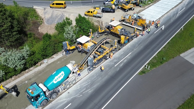 Die Bauarbeiten auf der Südautobahn erfordern viel Geduld. Bis Oktober 2026 sollen in diesem ...