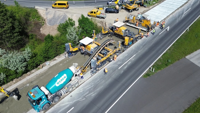 Die Bauarbeiten auf der Südautobahn erfordern viel Geduld. Bis Oktober 2026 sollen in diesem ...
