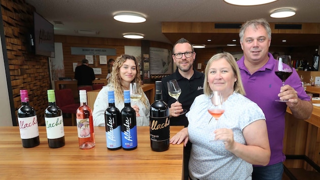 V.li.nach re.: Marketing Managerin Bianca Gangl, Exportleiter Thomas Gangl und Janine und ...