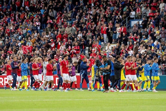 Das Spiel zwischen Dänemark und der Ukraine wurde am Sonntag nach dem Eriksen-Drama abgebrochen.