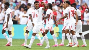England setzt sich gegen Costa Rica durch und tankt vor der WM noch einmal Selbstvertrauen.