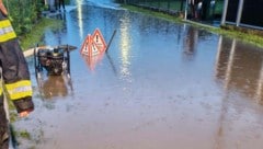 Durch den starken Regen wurden zahlreiche Straßen überschwemmt.