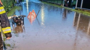 Durch den starken Regen wurden zahlreiche Straßen überschwemmt.