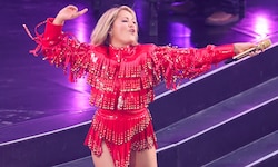 Mit ihrem spektakulären roten Lederfransen-Look, einer aufwendigen Bühnenshow und einem ...
