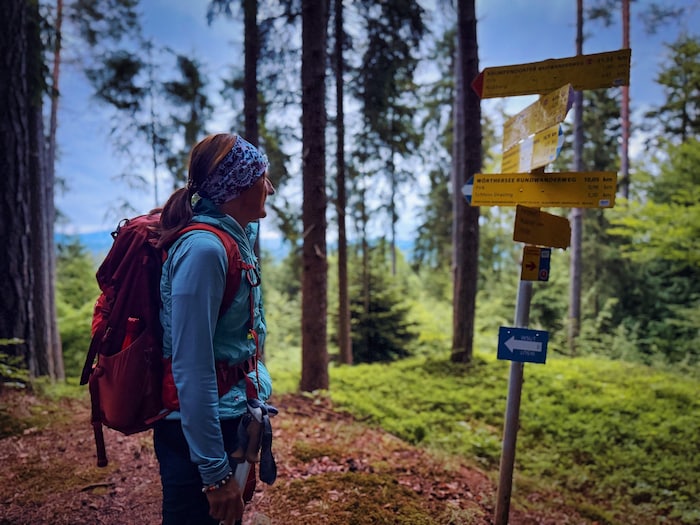 Der Wörthersee-Rund- wanderweg ist perfekt beschildert, was eine tolle Tour garantiert.