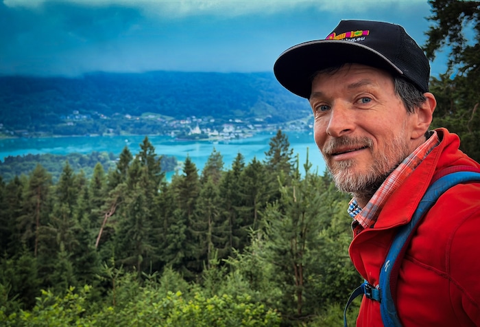 Gerhard Schaar ist der Organisator der Magischen Sonnwendwanderung rund um den Wörthersee.