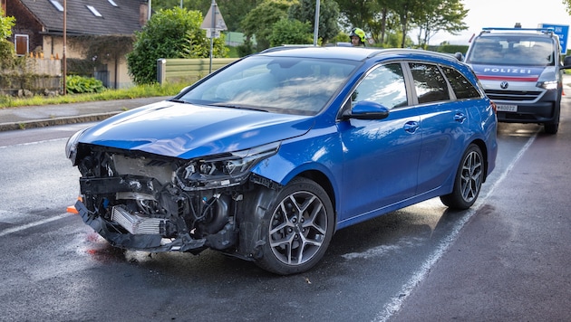 Beide Unfallwagen wurden erheblich beschädigt.