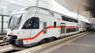 Die Doppelstockzüge bieten mehr Platz für Passagiere.
