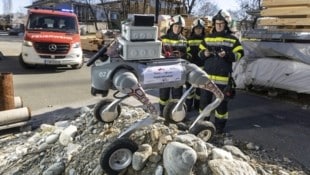Bei Schadstoffübungen der Feuerwehr wurde kürzlich ein hundeartiger Schadstoff-Spürroboter der ...