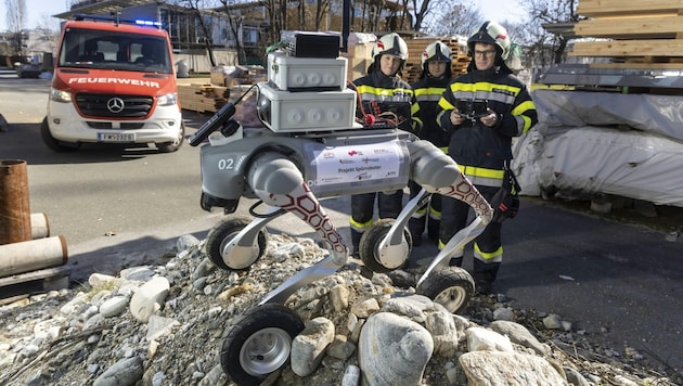Bei Schadstoffübungen der Feuerwehr wurde kürzlich ein hundeartiger Schadstoff-Spürroboter der ...