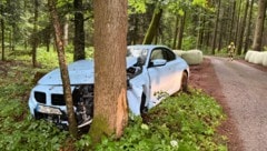 Mit dem Sportcoupé prallte die junge Lenkerin gegen den Baum.
