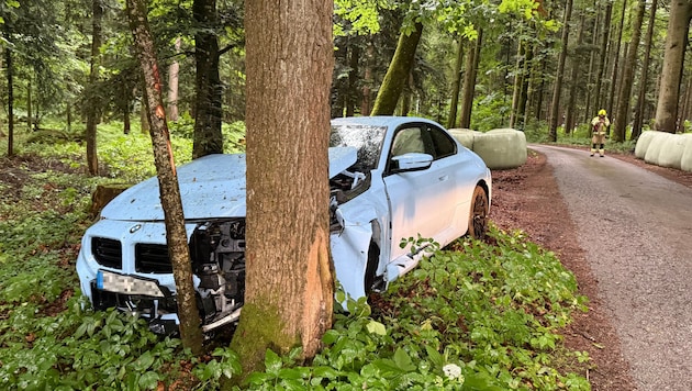 Mit dem Sportcoupé prallte die junge Lenkerin gegen den Baum.