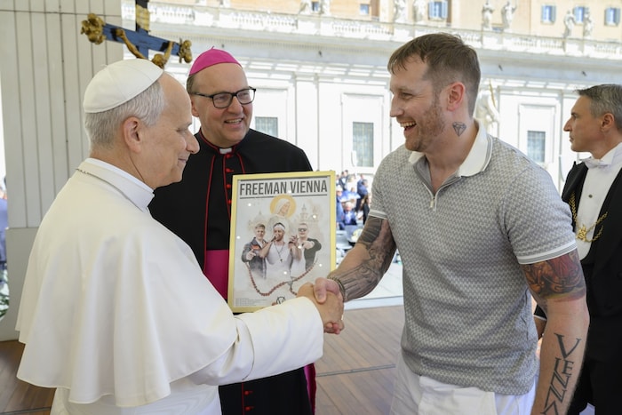 Der Papst empfing den Rapper ...