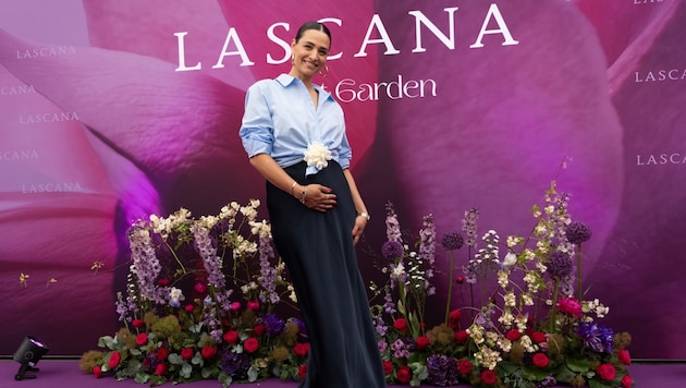 Blütenzauber für den Babybauch! Das Lascana-Event unter dem Motto „Secret Garden“ ließ sich die ...