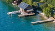 Bootshaus mit Wassertaxi oder Nobel-Lounge mit Luxus-Boot? Die Gemeinde Steinbach prüft jetzt.