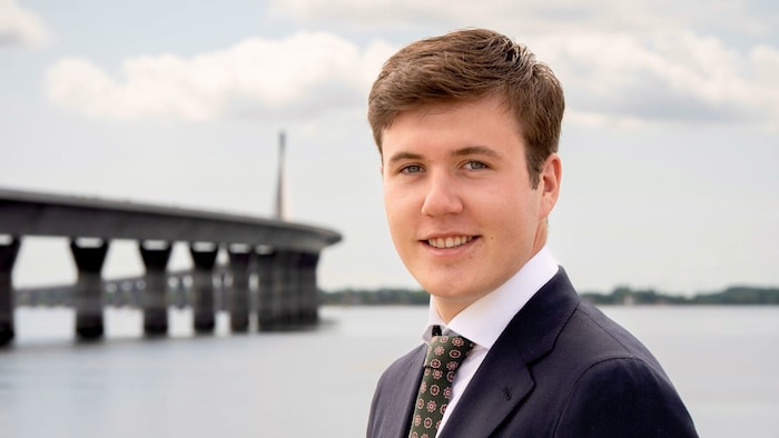 Der Kronprinz bei der Einweihung der Brücke.