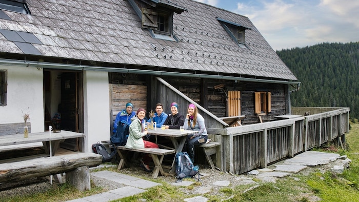 Zeit für eine kurze Rast in der urigen Halterhütte muss sein.